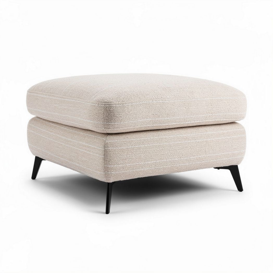Pouf quadrato in tessuto beige con dimensioni 60 x 60 x 45cm e base in metallo nera